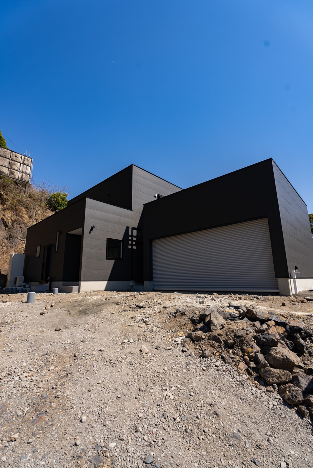 屋上での“食事を楽しむ”吹き抜けのあるおうち｜宿毛市