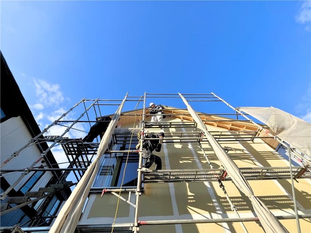 外壁工事中。