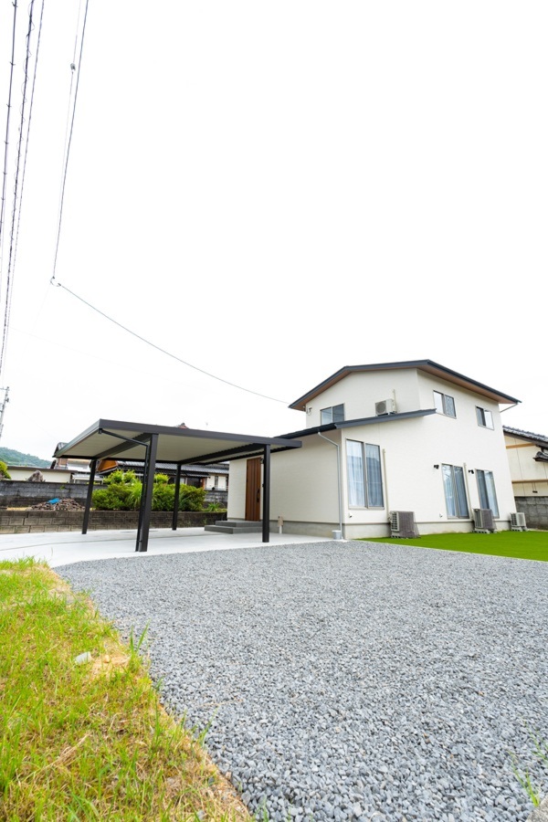 玄関からキッチン、水廻りへの“回遊動線”でつなぐおうち｜黒潮町